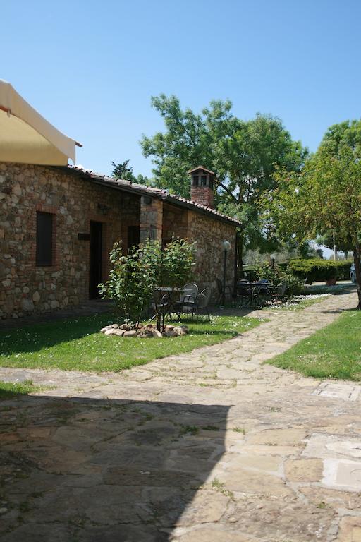 Agriturismo Il Torrione Lecchi Bagian luar foto