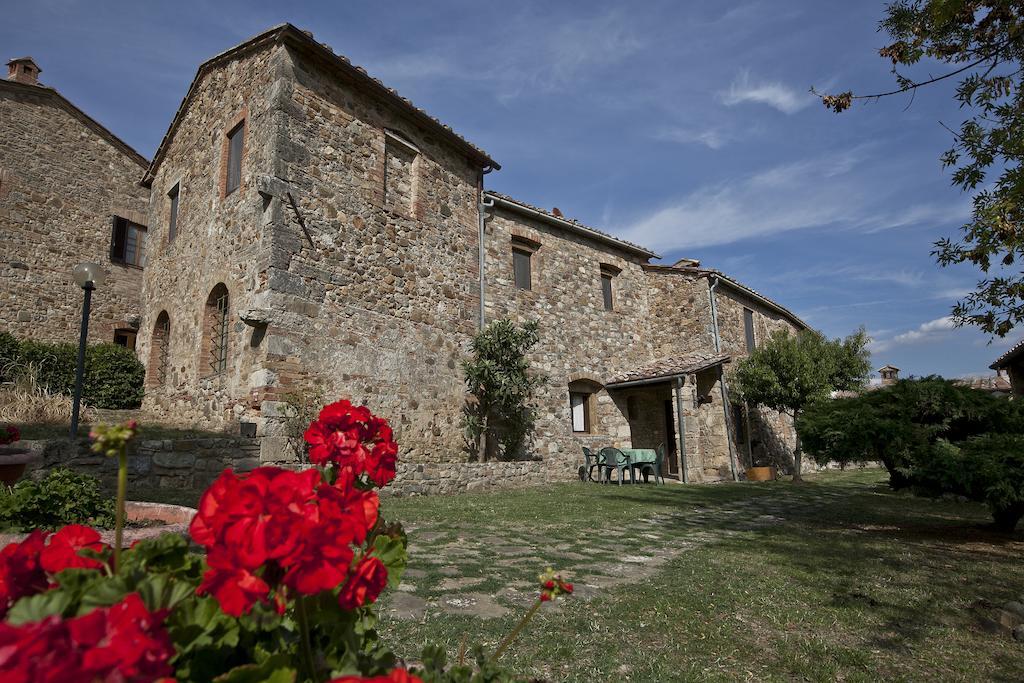Agriturismo Il Torrione Lecchi Bagian luar foto