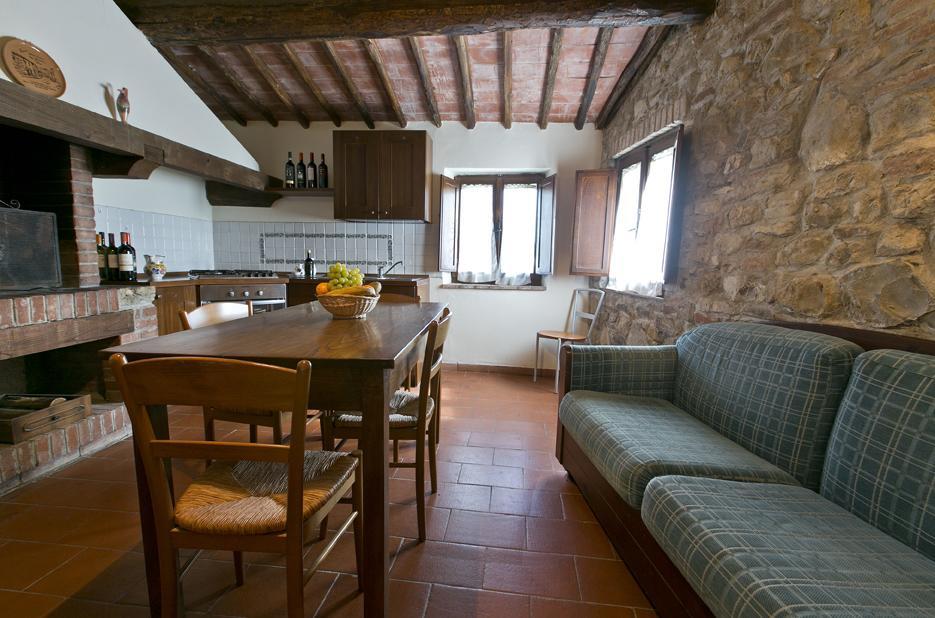 Agriturismo Il Torrione Lecchi Bagian luar foto